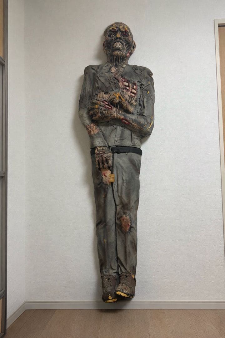 等身大ホラー人形 約160cm｜2ピース分割｜壁掛け可｜ハロウィン・店舗装飾