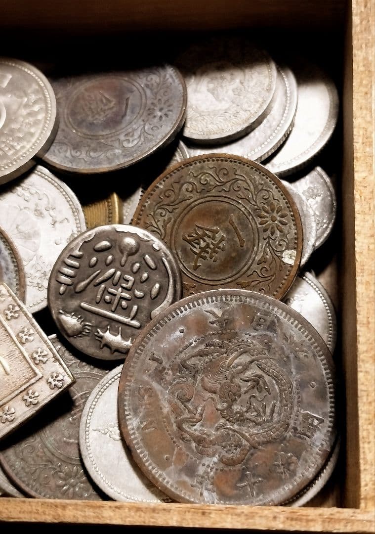 か*つ様 古銭庄内豆板銀など雑銭まとめて 桐箱付 古銭近代貨幣穴銭銀貨庄内一分銀