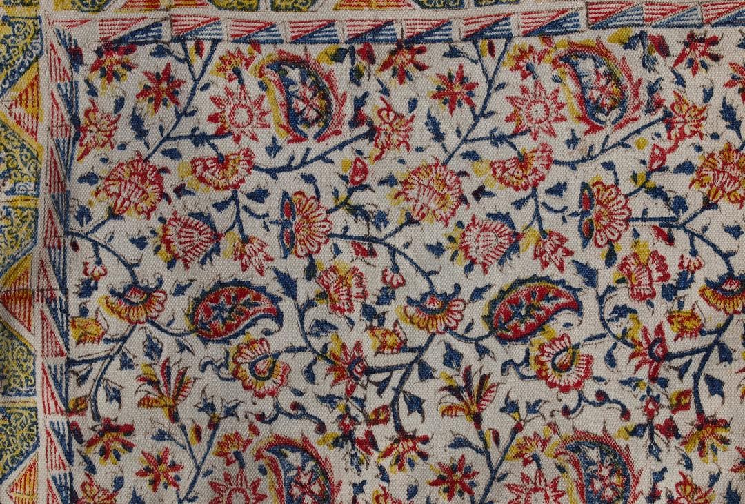 大きな綿布にペルシャの多様な花を捺染、ヴィンテージ・カラム・カーリ　残された花々