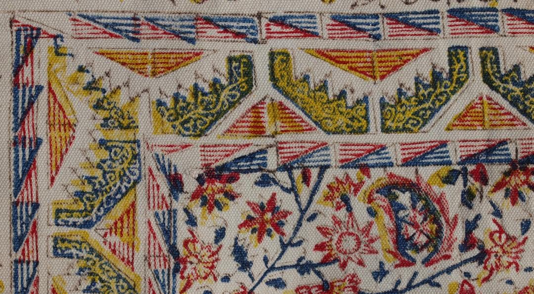 大きな綿布にペルシャの多様な花を捺染、ヴィンテージ・カラム・カーリ　残された花々