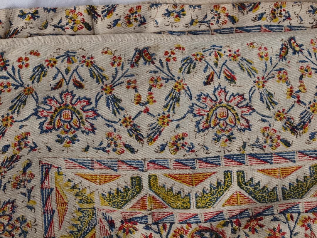 大きな綿布にペルシャの多様な花を捺染、ヴィンテージ・カラム・カーリ　残された花々