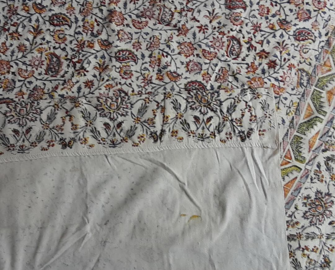 大きな綿布にペルシャの多様な花を捺染、ヴィンテージ・カラム・カーリ　残された花々