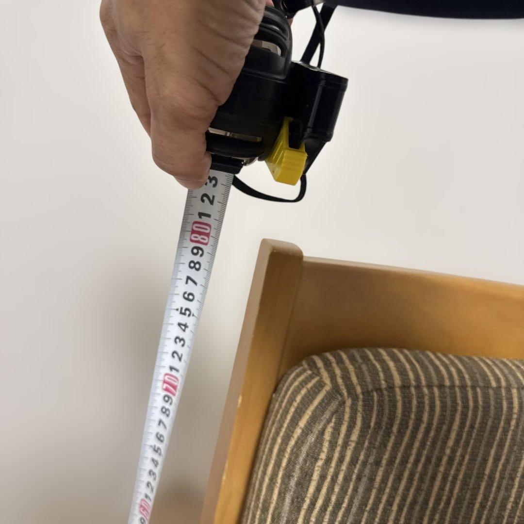 【回転】ストライプ柄の木製ダイニングチェア