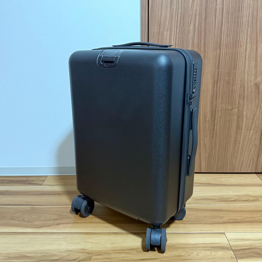 機内持ち込み可aucentic ESSENTIAL LUXE SUITCASE