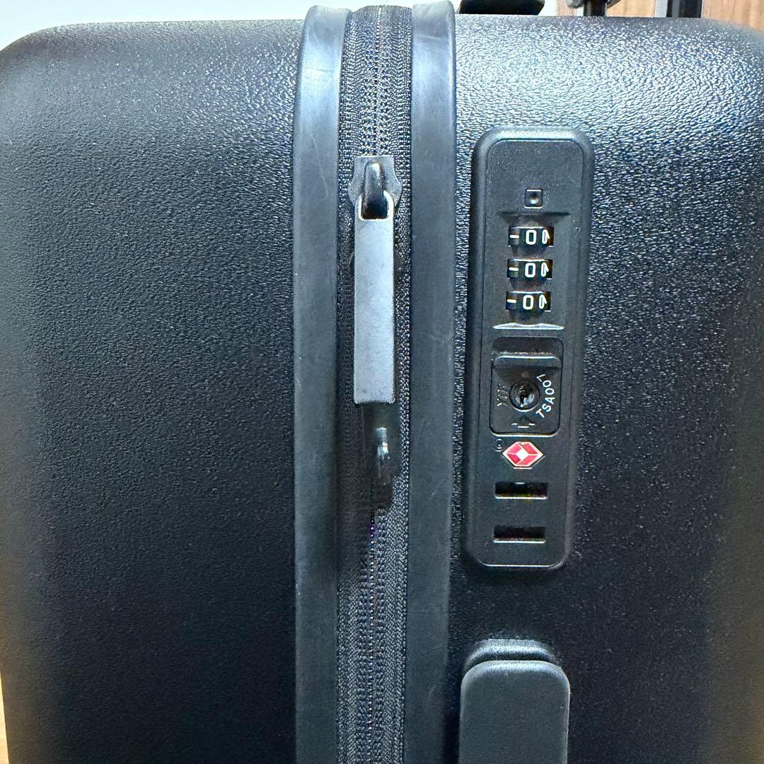 機内持ち込み可aucentic ESSENTIAL LUXE SUITCASE