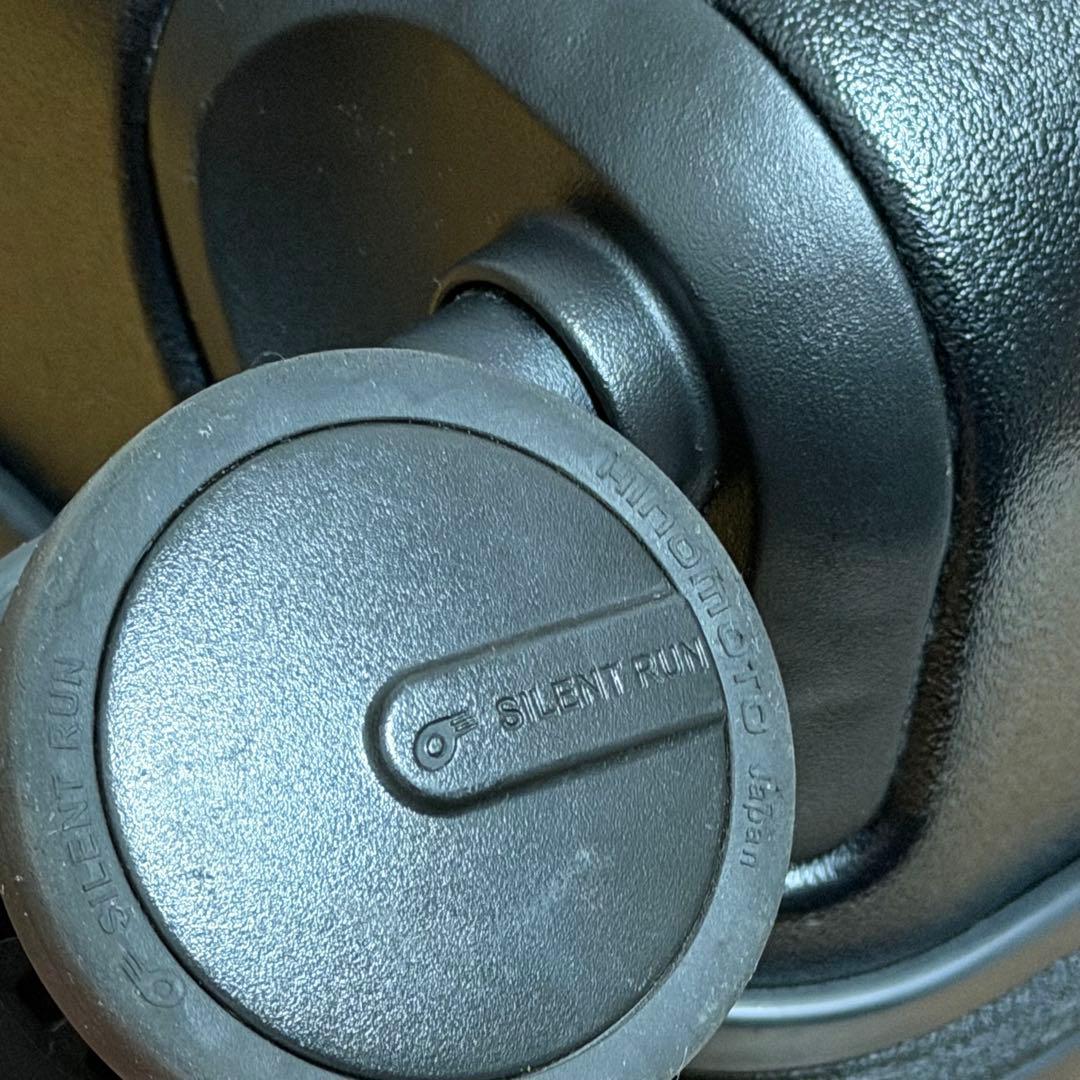 機内持ち込み可aucentic ESSENTIAL LUXE SUITCASE