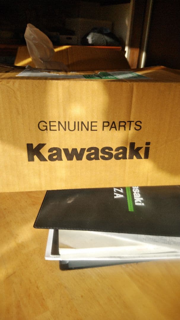 カワサキZH2ローシート カワサキプラザ純正品 2cmダウン　極美品