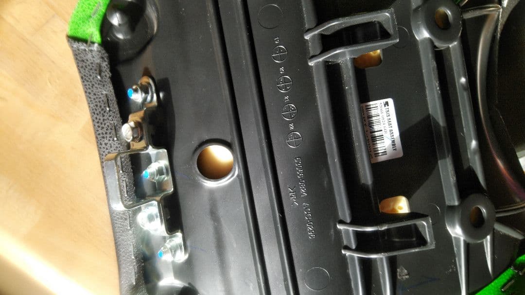 カワサキZH2ローシート カワサキプラザ純正品 2cmダウン　極美品