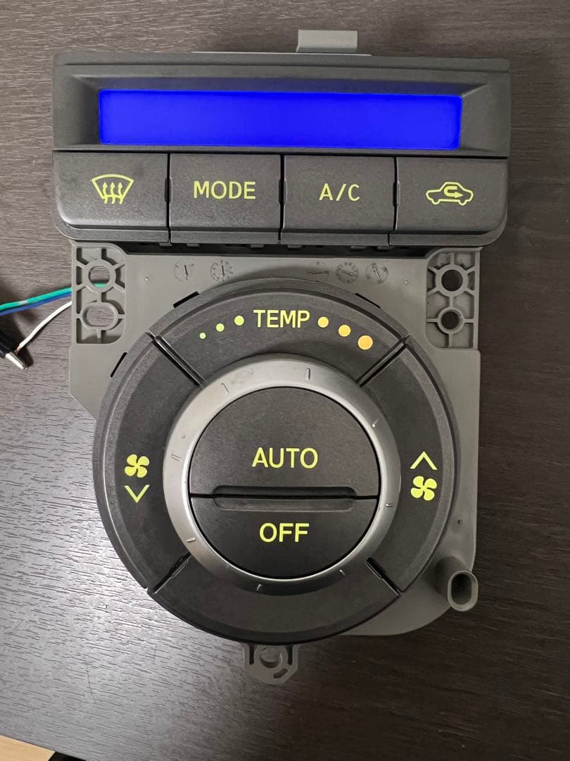 エアコンスイッチ、ミラースイッチ、パワーウィンドウ、ハザードスイッチ