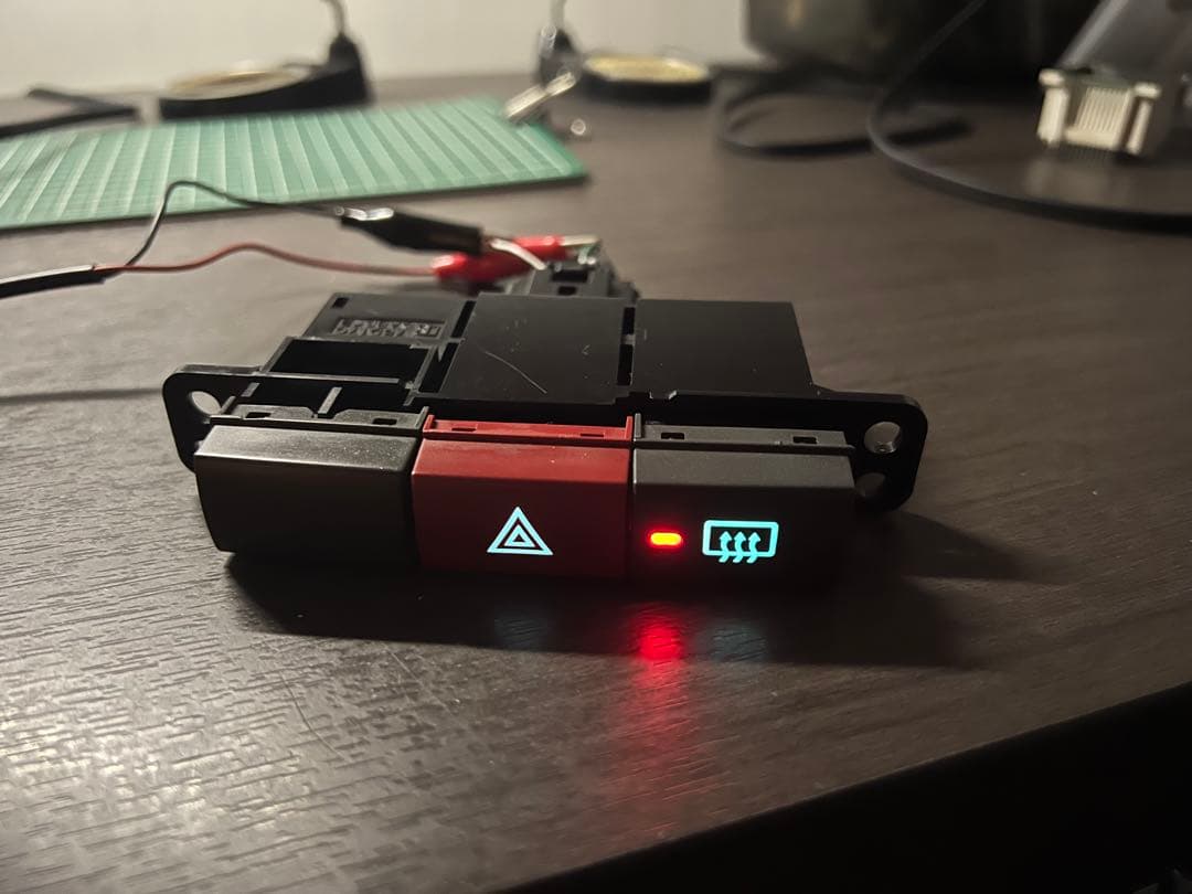 エアコンスイッチ、ミラースイッチ、パワーウィンドウ、ハザードスイッチ