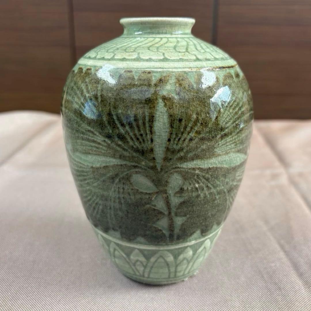 韓国青磁の花瓶　韓国の工芸品 花器　約15.5㎝