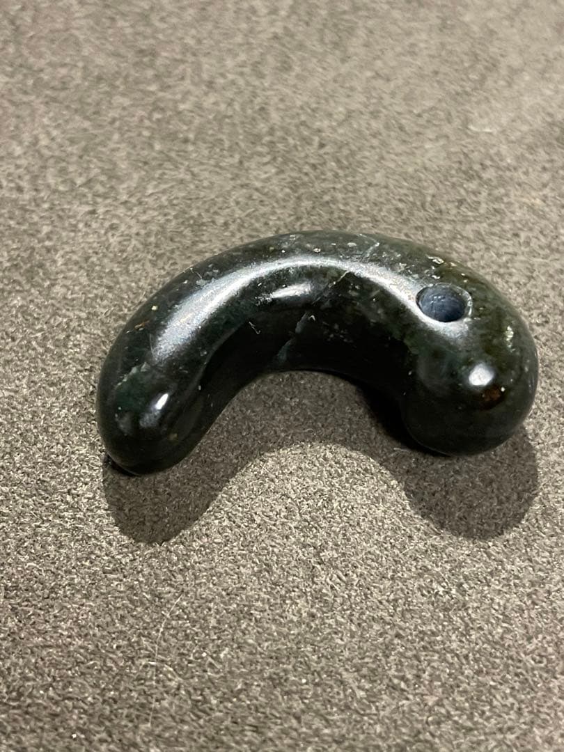 古墳時代　碧玉勾玉　出雲石　出土品