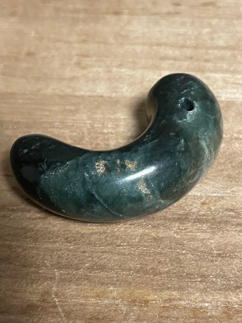 古墳時代　碧玉勾玉　出雲石　出土品