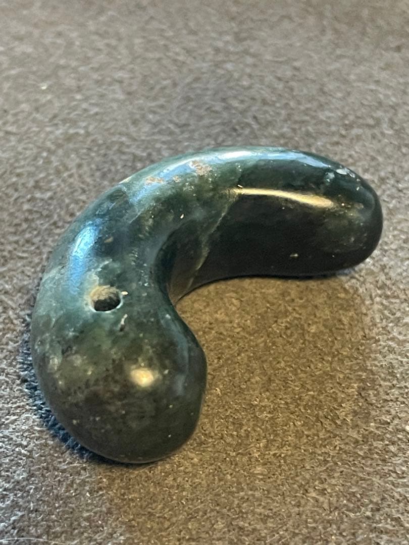 古墳時代　碧玉勾玉　出雲石　出土品