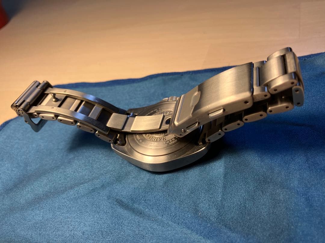 CITIZEN Eco-Drive 電波腕時計チタン製