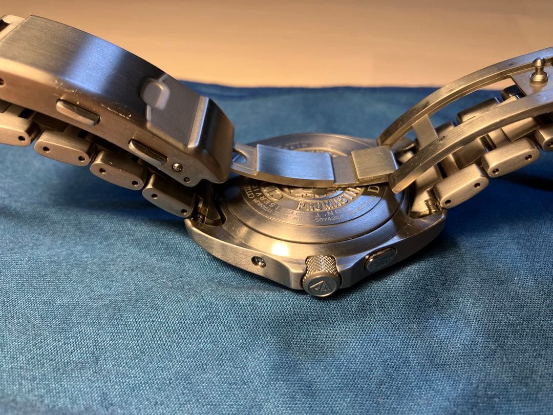 CITIZEN Eco-Drive 電波腕時計チタン製