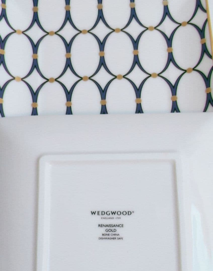 ウェッジウッド　ルネッサンス ゴールド スクエア トレイ　2枚