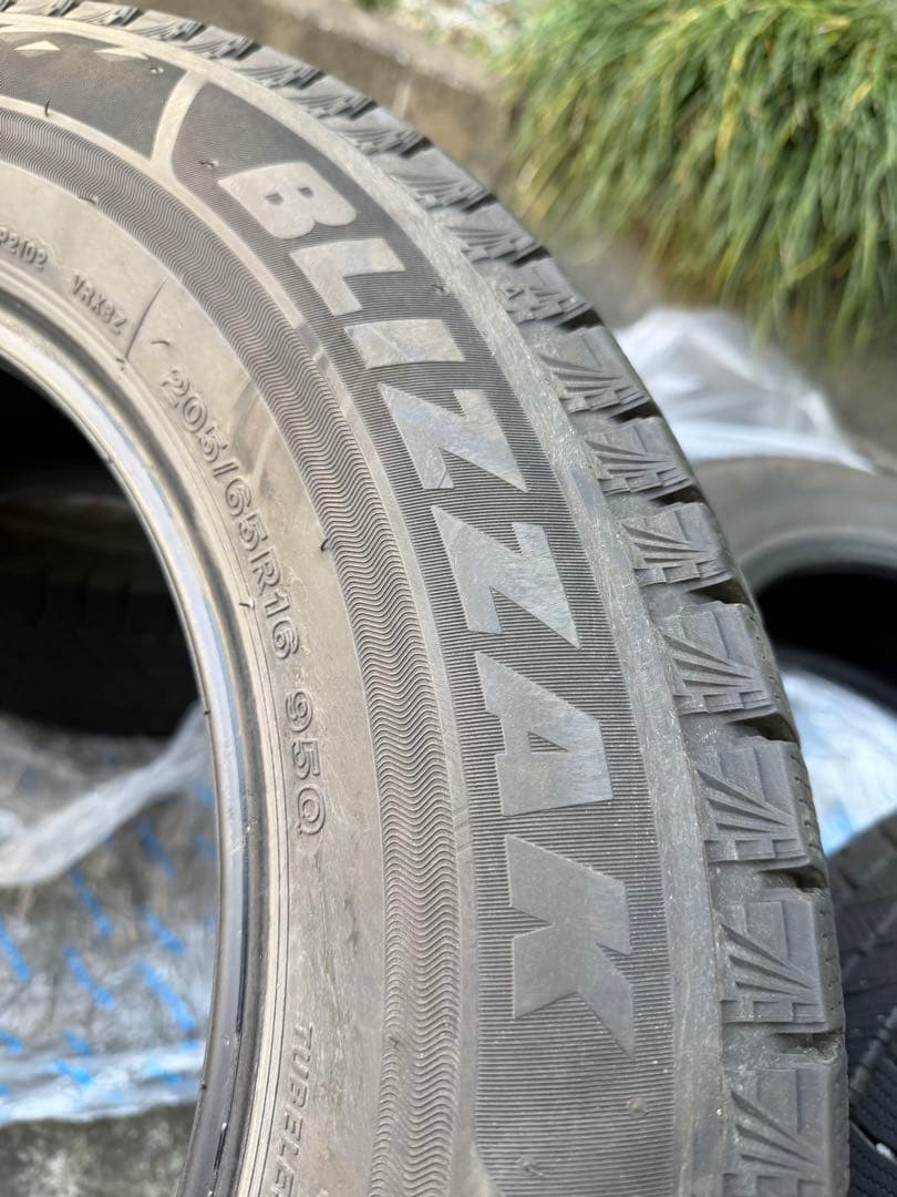 2023年製造ブリヂストンスタッドレス ブリザックVRX3 205/65R16