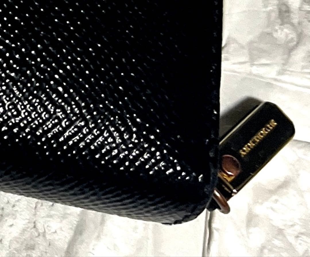 極美品BURBERRY ラウンドファスナー長財布　高級感あるオールレザー