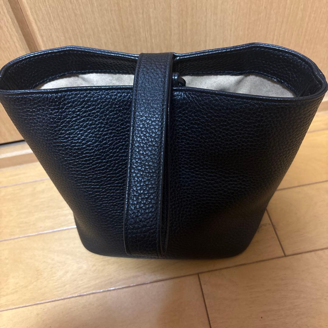 HushTug レザー 巾着バック黒 補助