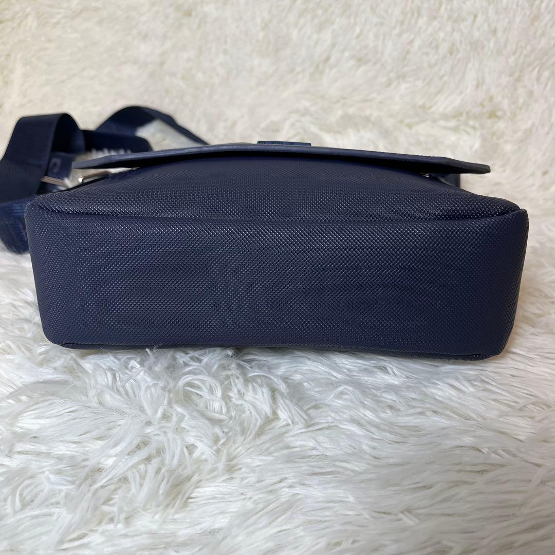 未使用級 LACOSTE ショルダーバッグ メッセンジャーバッグ PVC