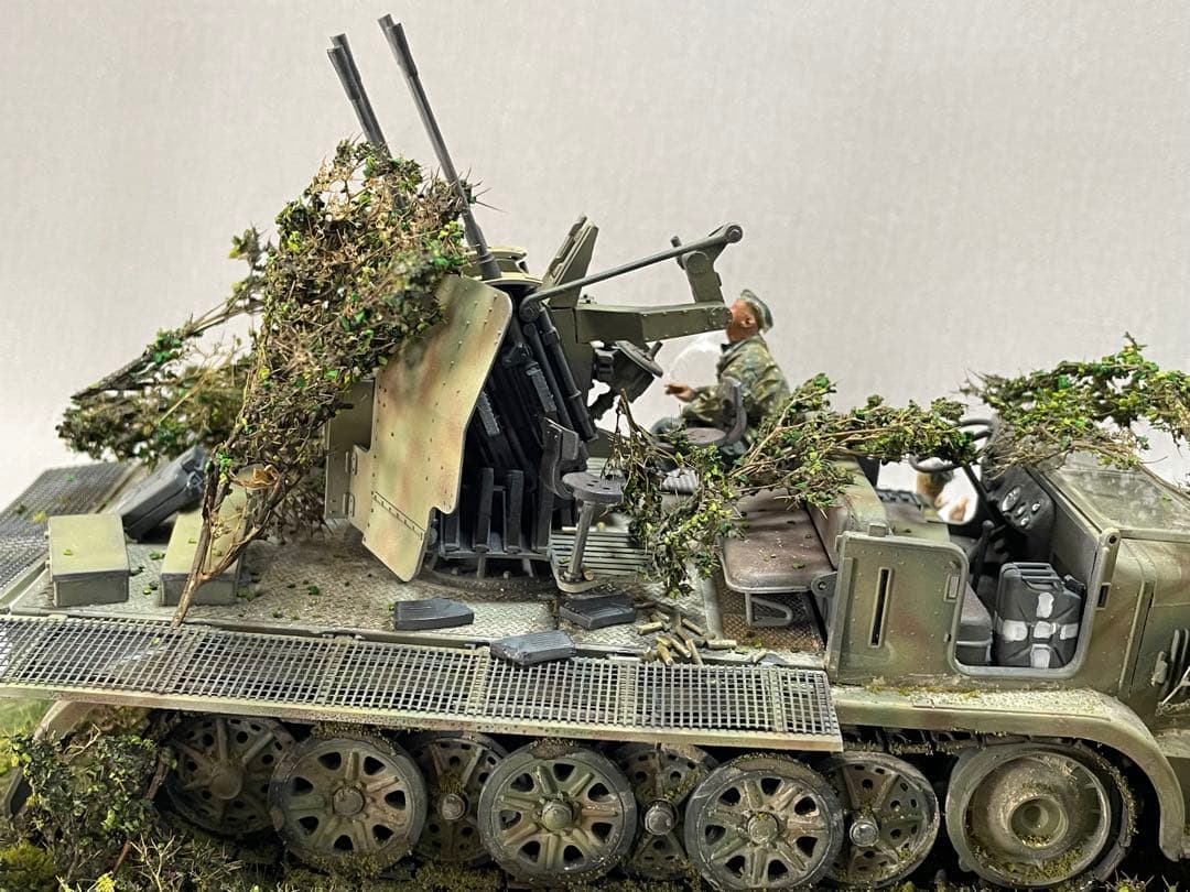 戦車ジオラマ　1/35 ドイツ対空機関砲搭載８トンハーフトラックと親衛隊兵士