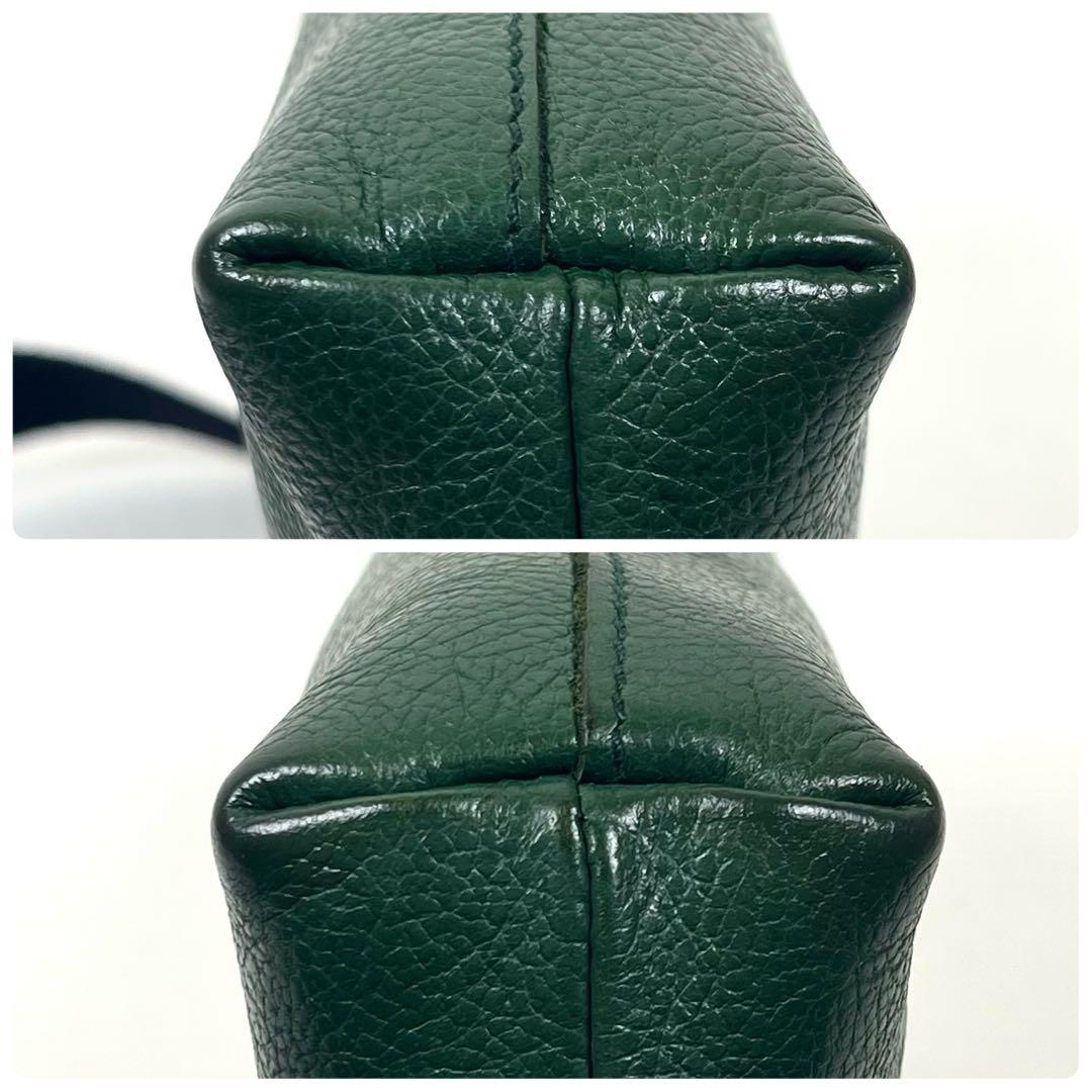 イルビゾンテ　ボディバッグ　ショルダーバッグ　レザー　ロゴ型押し　極上