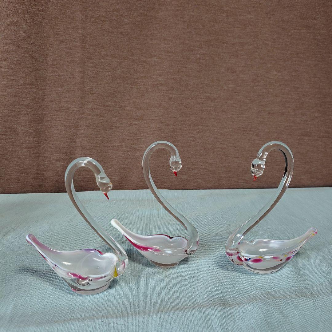 ボヘミアンクリスタル白鳥夫婦と同ガラス製子白鳥3羽家族