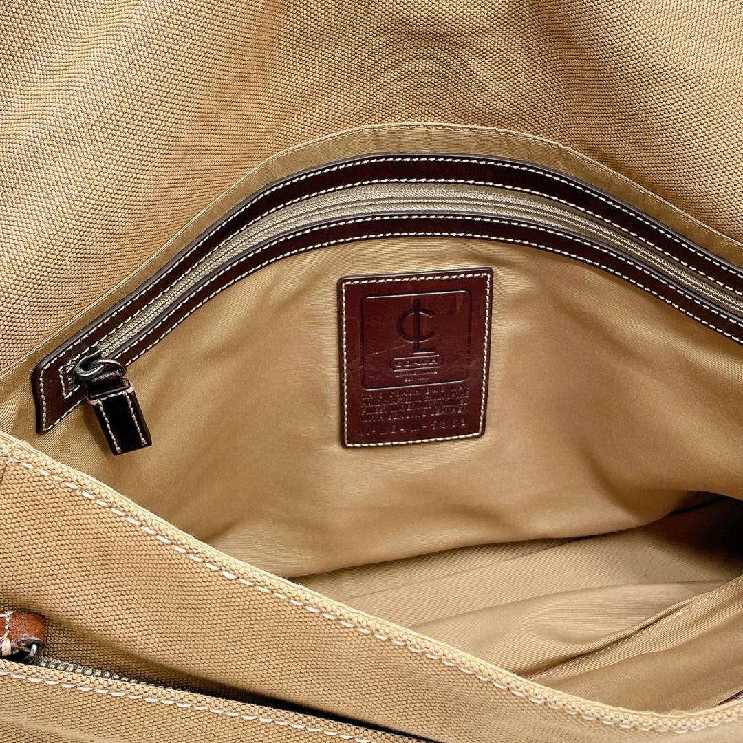 COACH キャンバス A4可能 メッセンジャーバッグ　ベージュ e768