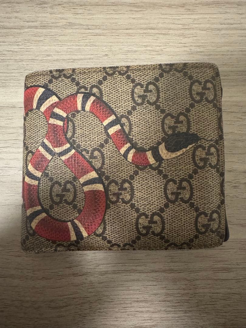 Gucci 蛇デザイン 二つ折り財布