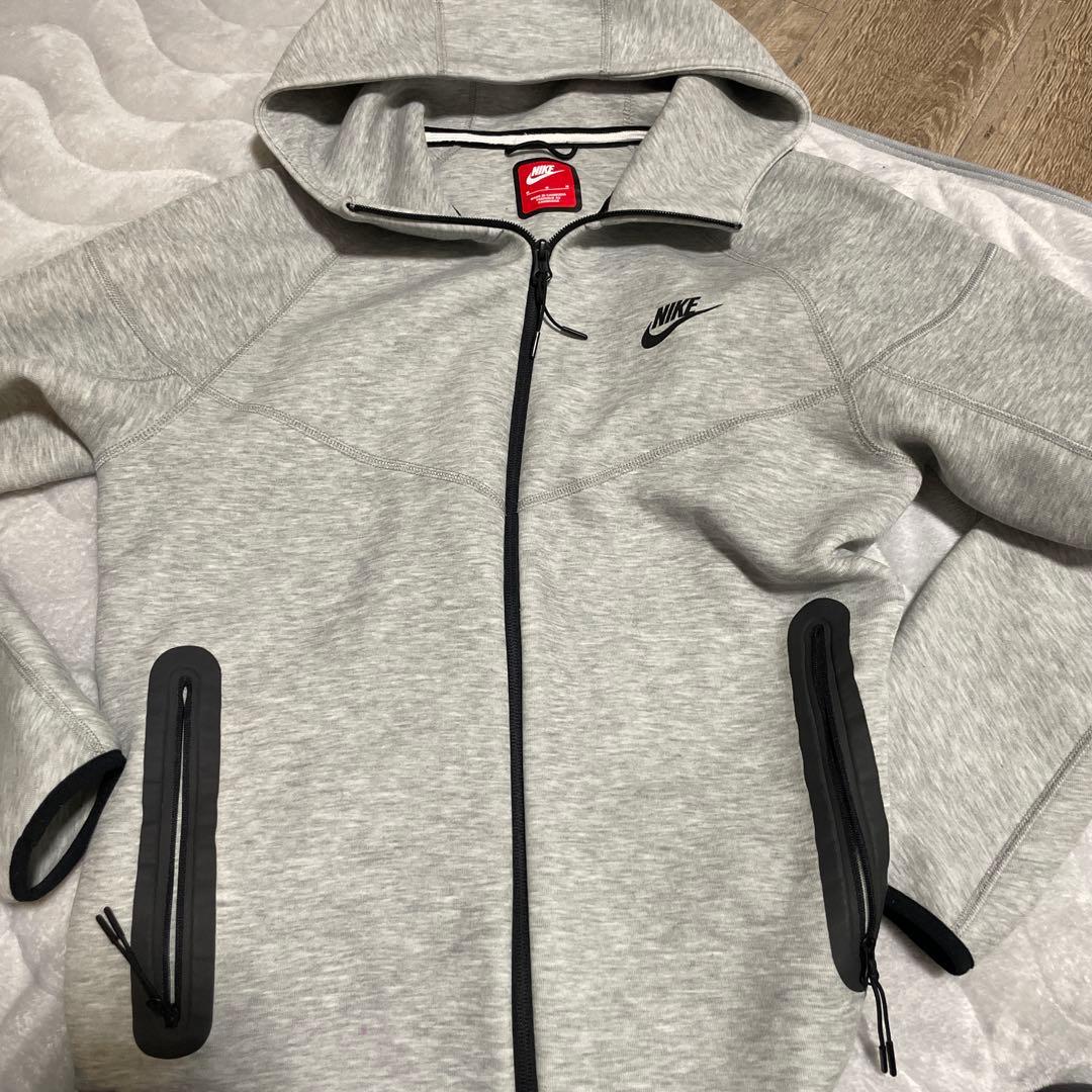 Nike テックグレー フルジップ パーカー セットアップ