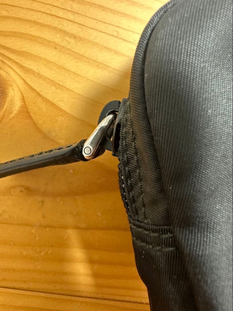 PRADA マイクロ Re-Nylon ポーチ ブラック