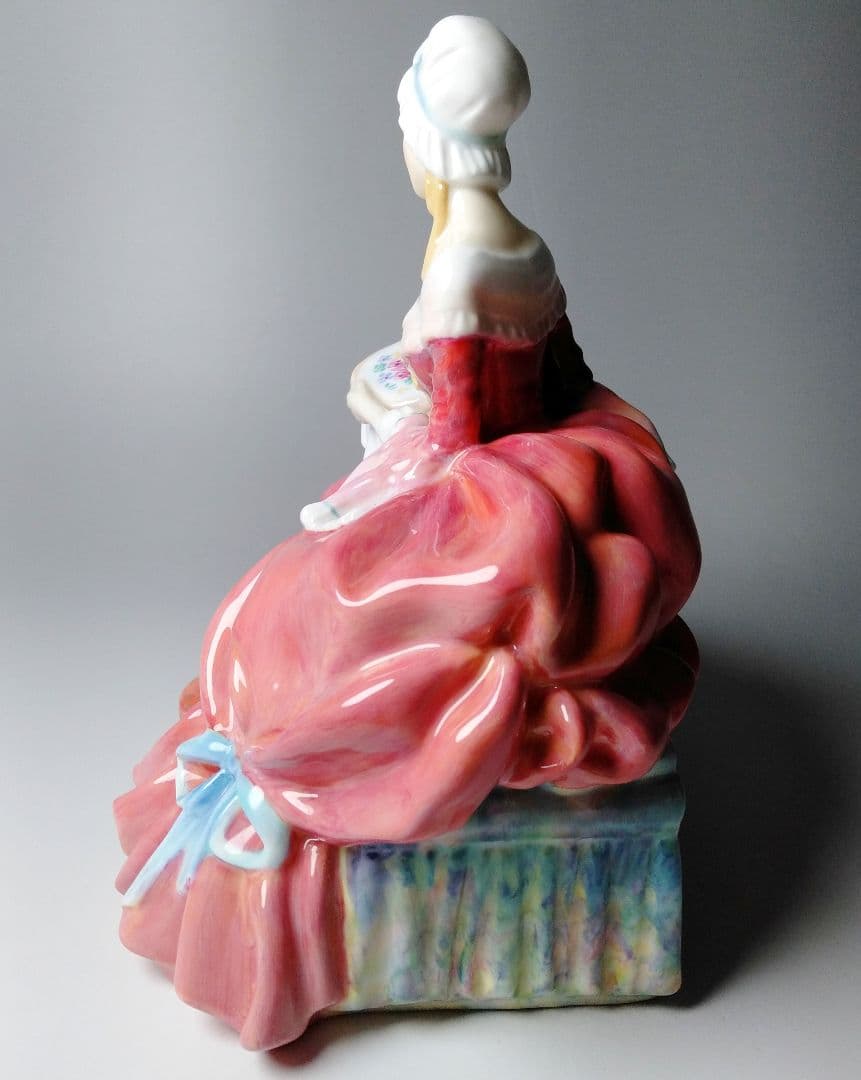 ロイヤルドルトン　フィギュリン　ペネロペ　Penelope 陶人形