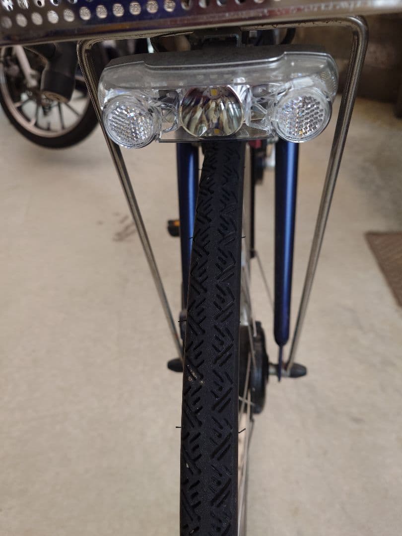 ブリヂストンアルベルトe26型3段変速、ネイビー 充電式ライト付き
