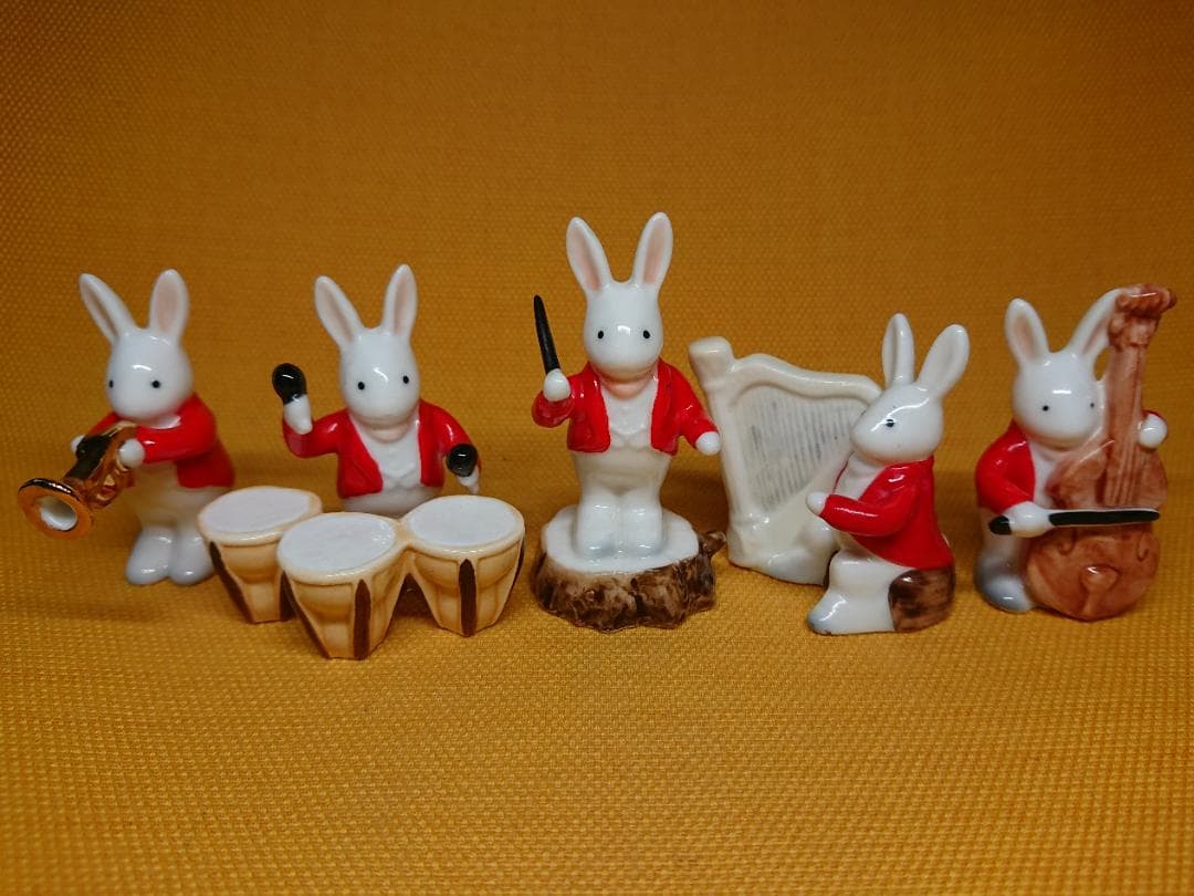 【美品】うさぎ　音楽隊　陶器　置物　インテリア　工芸品　美術品　A1738