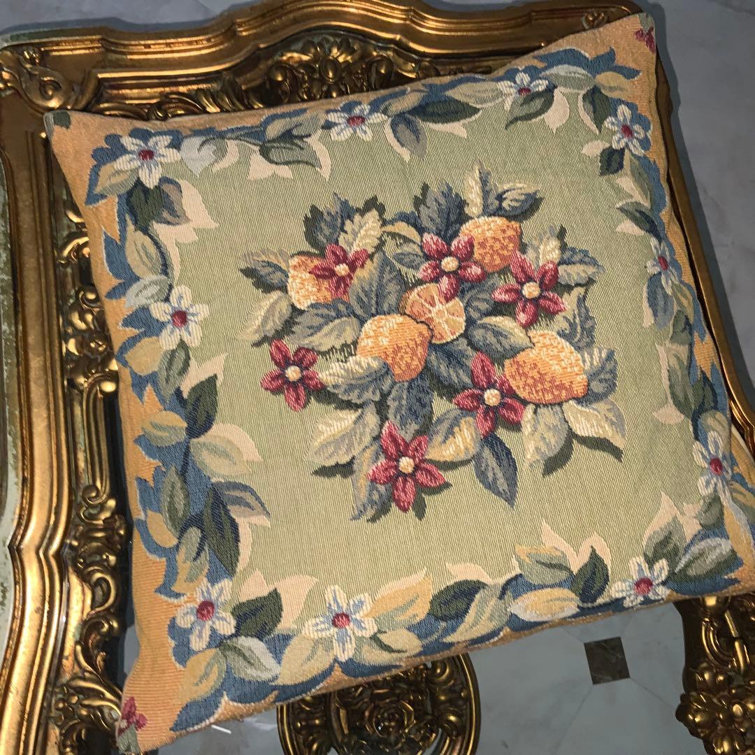 果物と花の刺繍クッションカバー　ヴェルサイユ宮殿購入品