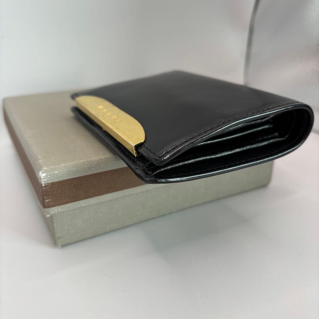 MARNI 二つ折り財布　ブラック　ゴールド　光沢　コンパクト　ウォレット　財布