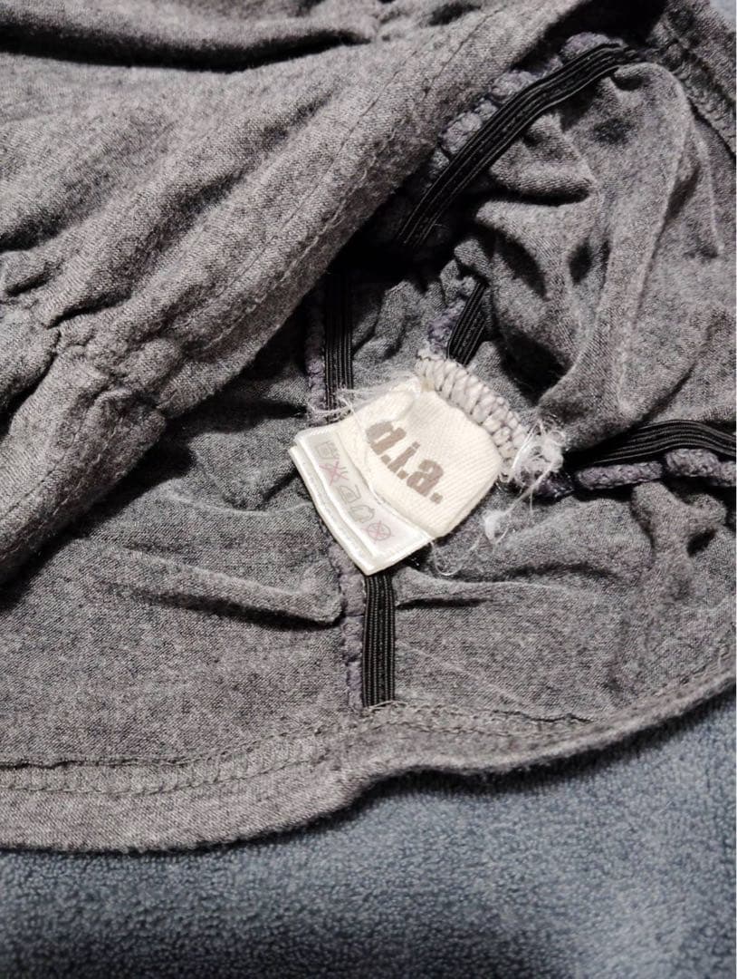 d.i.a. ルーシュデザイン クロスストラップトップス