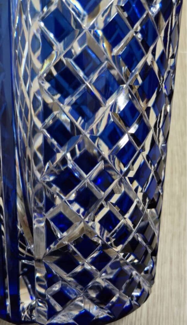 カガミクリスタル　各務硝子　矢来重紋　青色被せ切子　カットグラス　花入