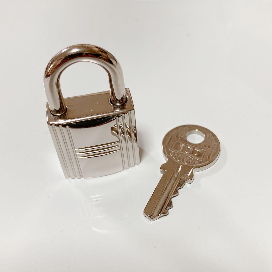 美品　エルメス　カデナ南京錠　パドロック　107番　シルバー　鍵　キー