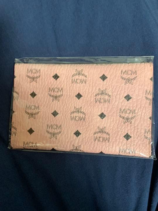mcm クラッチバック　ノベルティ　ピンク　非売品