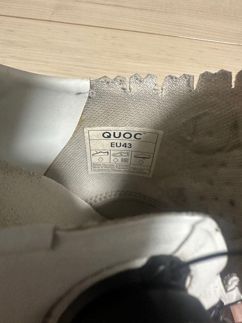 QUOC monoⅡ EU43サイズ