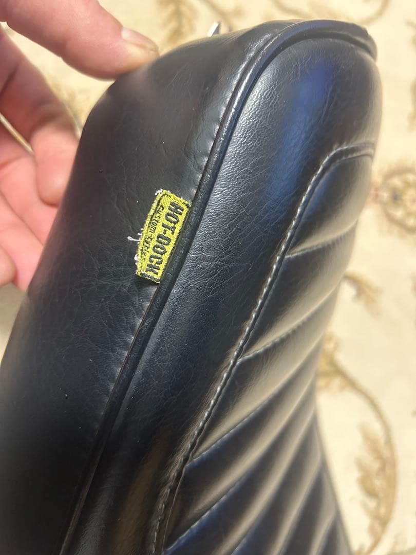 美品　装着画像ありハーレーダイナ2003年　ソロシート