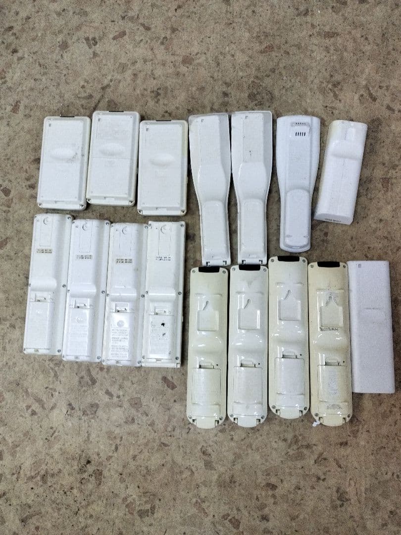 エアコン用リモコン 16個