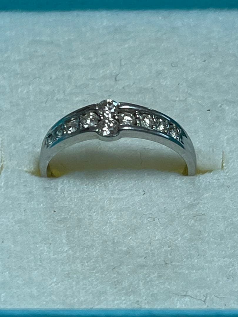 プラチナ ダイヤモンドリング 0.30ct
