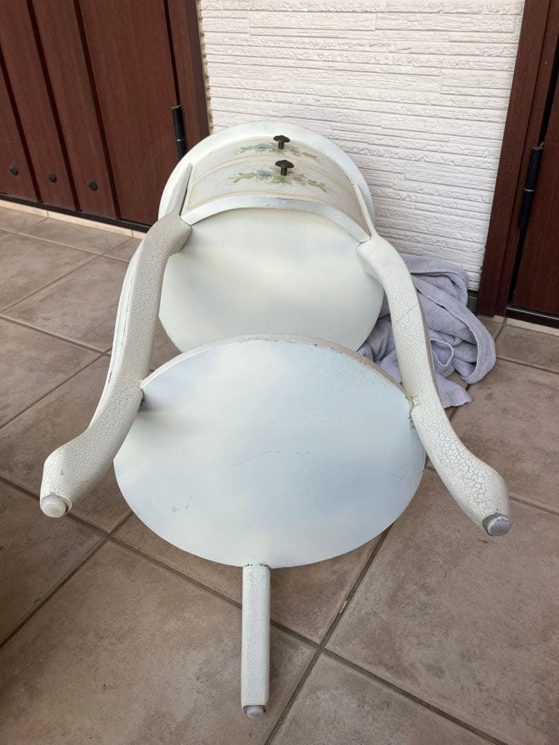 フレンチシャビー◉ラウンド サイドテーブル　花柄ペイント　引き出し付き｜猫脚