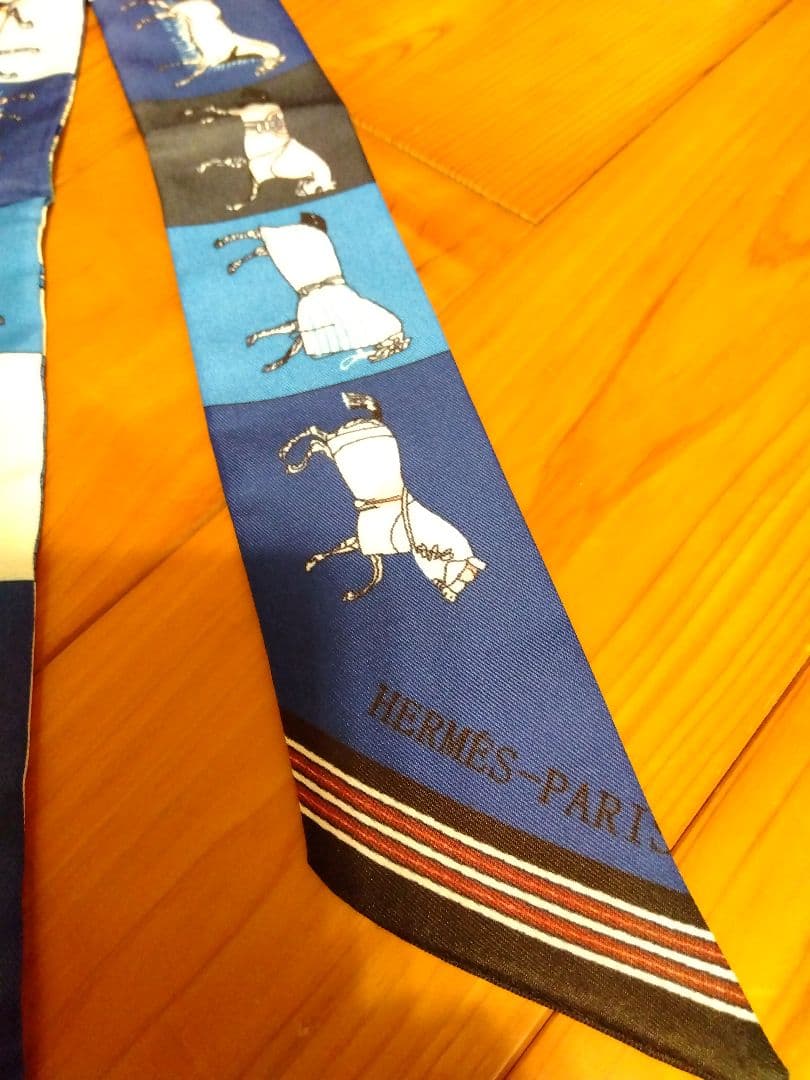 HERMES 馬モチーフ の ツイリー スカーフ
