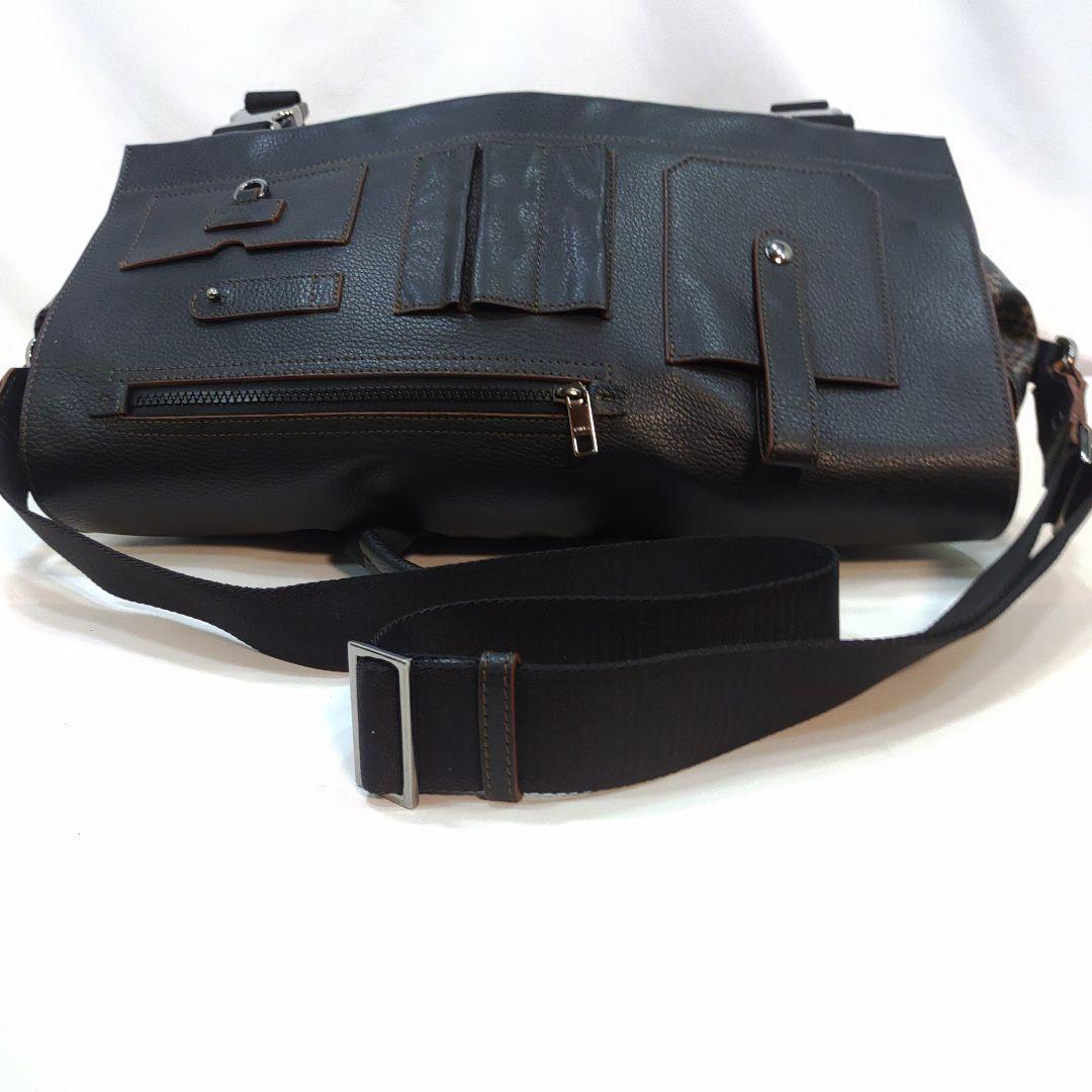 【極美品】フルラ メッセンジャーバッグ 2way レザー×PVC 総柄 黒