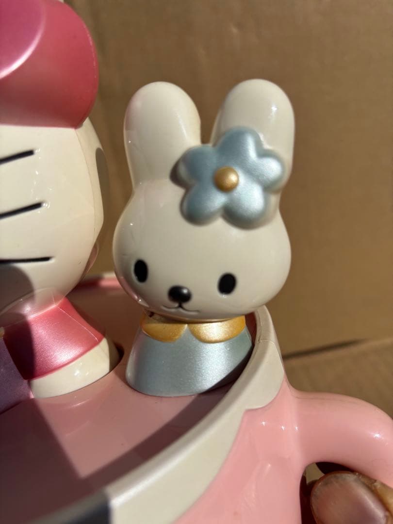 可愛いハローキティのティーカップ型目覚まし時計　ピンク作動品　きれい