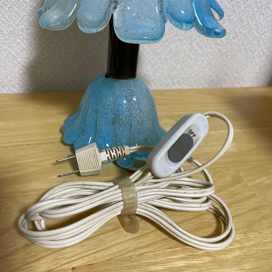 フラワーライト　ステンドグラス　ランプ　卓上ランプ　ガラスランプ　水色